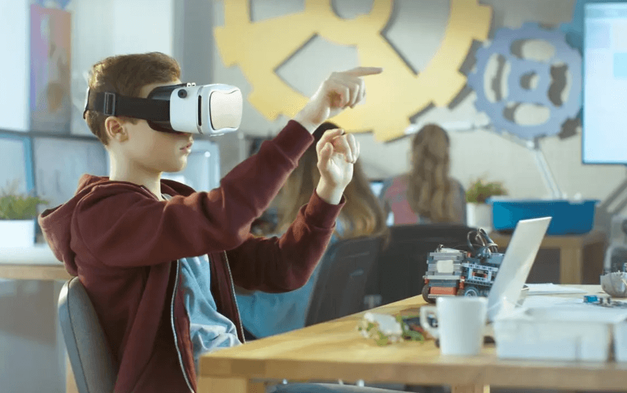 How Virtual Reality Is Changing the Education Experience - hdbub4u.com ...